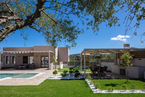 Koin Villa Sunrise, with Heated Pool & Whirlpool