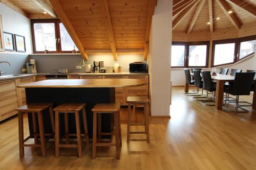 Dapur atau dapur kecil di KELCHALM Superior Apartment