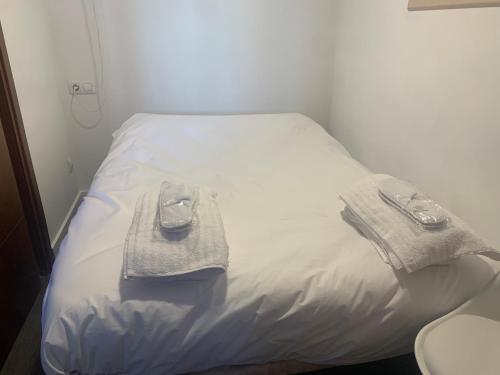 Una cama o camas en una habitación de Apartamento en Edificio Monte Oíz 2 F con parking
