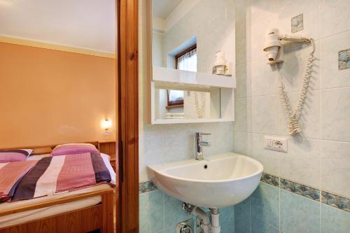 Ένα μπάνιο στο Chalet Meridiana Appartamento 7
