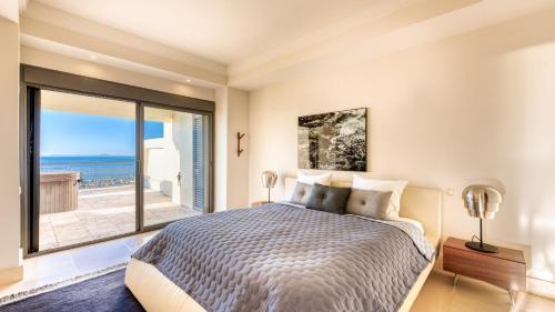 9052 - SUPERB PENTHOUSE WITH PRIVATE JACUZZI, Marbella ...