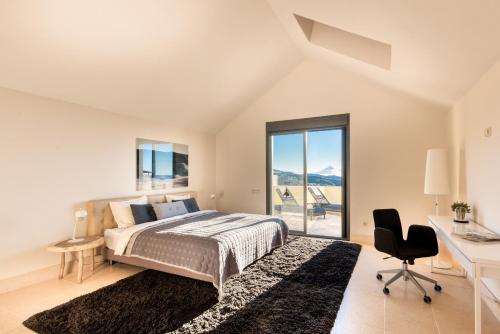 9052 - SUPERB PENTHOUSE WITH PRIVATE JACUZZI, Marbella ...