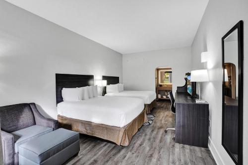 Uma cama ou camas num quarto em The Harrison Hotel Downtown Hollywood