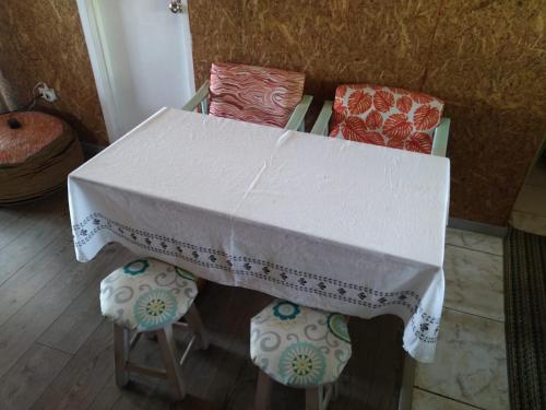 a table and two chairs with a white tablecloth on it at Espectacular cabaña campestre con granja in Zipaquirá