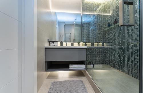 Kúpeľňa v ubytovaní VICTORY-29 LUXURY APARTMENT CEnTER
