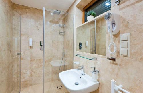 Koupelna v ubytování Mevo Apartament