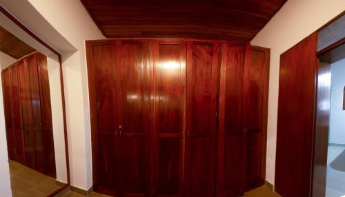 a closet with wooden cabinets in a room at Apu Samay Nature Lodge in Tarapoto