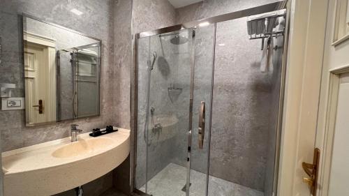 Un baño de ILK INN HOTEL