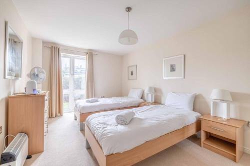 COSY 2 BED 2 BATH CENTRAL WINDSOR & PARKING