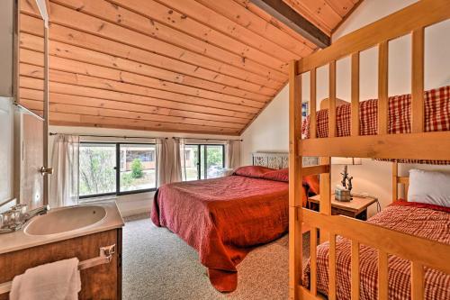 Gallery image of Village of Loon Mtn Condo with Fireplace and Balcony! in Lincoln