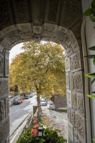 an archway with a tree in the middle of a street at Archontiko Tsiboni in Elati Trikalon