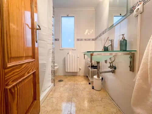 Koupelna v ubytování Amplio apartamento en pleno corazón de Alicante
