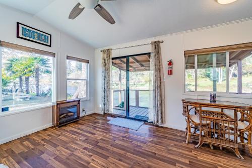 Quiet Riverfront Oasis & Getaway Cabin – Photos 3