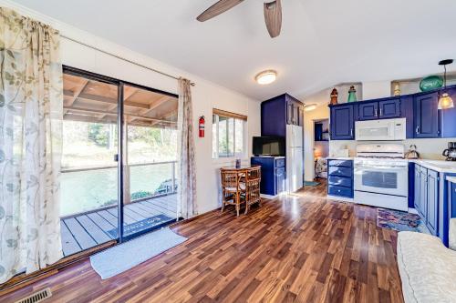 Quiet Riverfront Oasis & Getaway Cabin – Photos 4