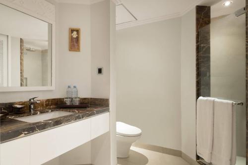 Un baño de AKAR Hotels & Resort Lampung