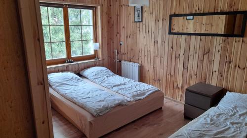 Ένα ή περισσότερα κρεβάτια σε δωμάτιο στο Agroturystyka OdważnyTeam