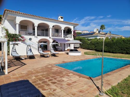 luxury apartments sea views with pool