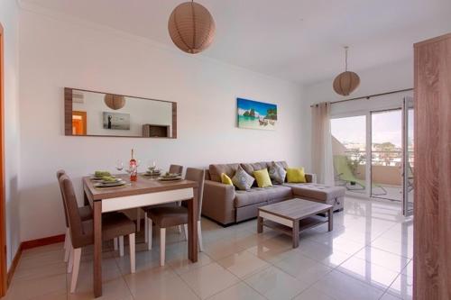 Albufeira - Apartment - Sleeps 4 - Pool - Seaside