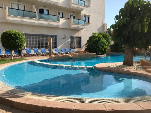 Sea View 2-Bed Apartment - 9 Night Max Stay