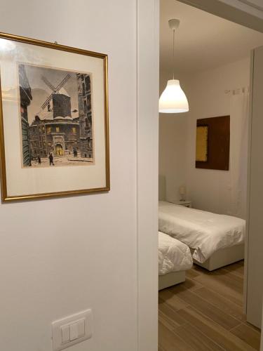 a room with a bed and a picture on the wall at UNIQUE ROOMS in Verona