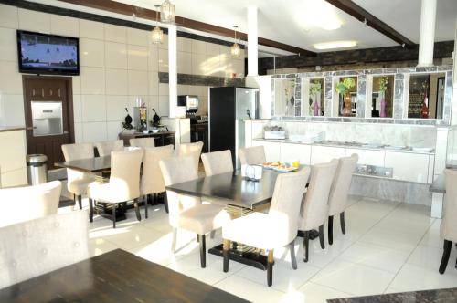 a dining room with a table and chairs at High Point Inn & Suites Peace River in Peace River