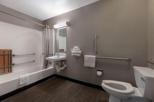 Koupelna v ubytování Motel 6-San Antonio, TX - West SeaWorld