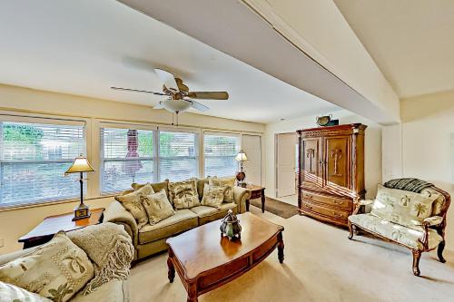 Binnacle Beach House I – Photos 5