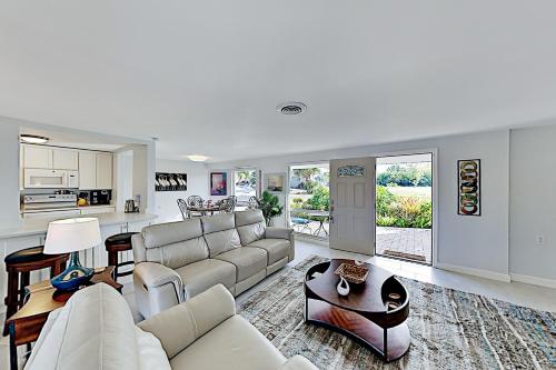 Waterfront Oasis – Photos 3