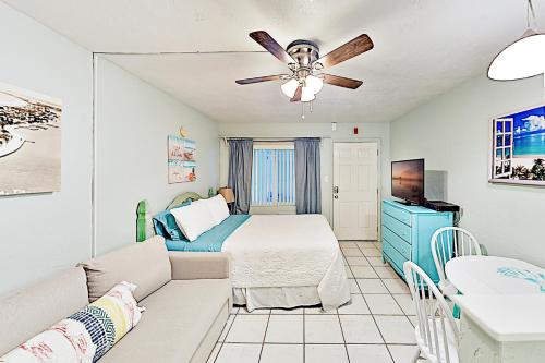 a bedroom with a bed and a ceiling fan at Pass-A-Grille Beach Retreat Unit 8 in St. Pete Beach