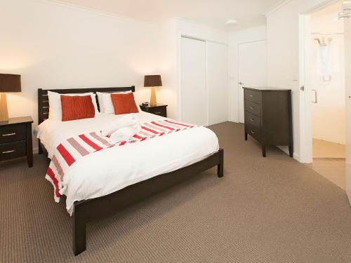 Cama o camas de una habitación en Northview 2 - Modern 2BR Townhouse l Lake View l Central Location l Spa Bath l WiFi