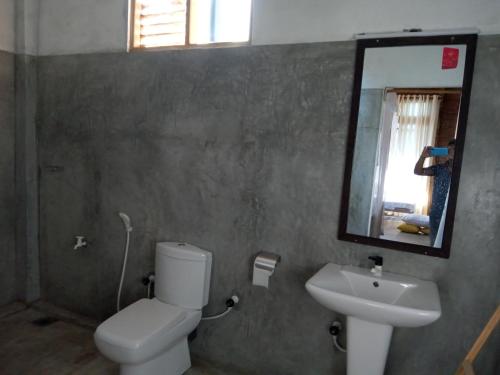 A bathroom at Coconut Island Yala