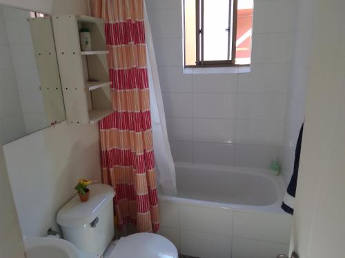 Bilik mandi di Casa de veraneo Peñaflor