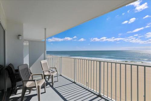 a balcony with chairs and a view of the ocean at El Capitan in Ocean City