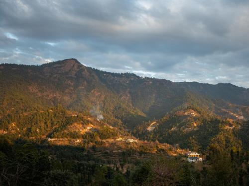 auliculiculiculiculiculiculiculiculiculiculiculiculiculiculic at Captains Paradise Luxury Resort at Mukteshwar Hill Station in Mukteswar