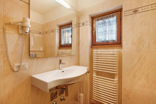 A bathroom at Chalet Meridiana Appartamento 8