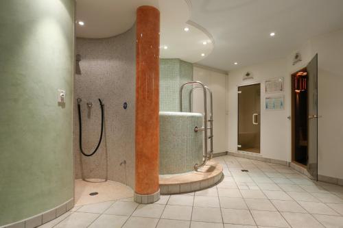 Phòng tắm tại Residence Laitacherhof - Modern eingerichtete Apartments in der Nähe vom Zentrum von Klausen mit WLAN Südtirol Card inklusive