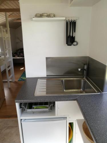 a kitchen with a sink and a counter at Hærvejsly - Perfekt familiebase til oplevelse af Sydjylland in Give