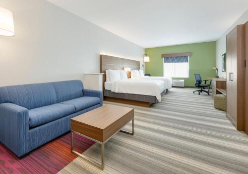 Postel nebo postele na pokoji v ubytování Holiday Inn Express & Suites - Denton North by IHG