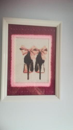 a cross stitch picture of two bees in a frame at La Gerbaudiere Chambres&Table d hotes proche Mont Saint Michel CUISINE MAISON in Notre-Dame-du-Touchet