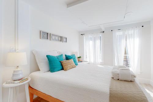Ένα ή περισσότερα κρεβάτια σε δωμάτιο στο Folly's Hideaway A