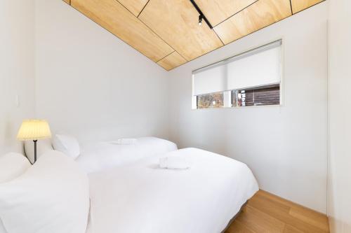 Wadano Hill Chalet by HHG