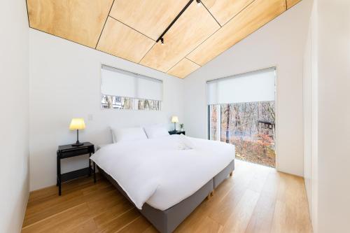 Wadano Hill Chalet by HHG