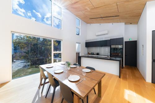 Wadano Hill Chalet by HHG
