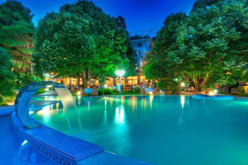 Bazén v ubytování Hotel Rivijera nebo v jeho okolí