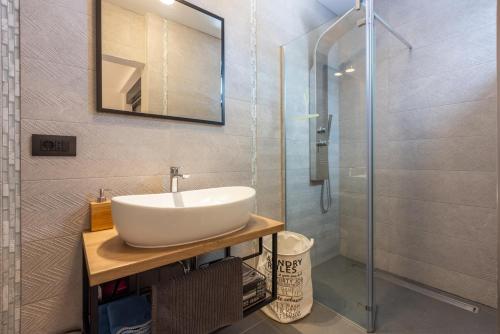 a bathroom with a sink and a shower at Villa Nina in Šmrika