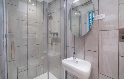 City Apartments - Reubens Court photo 33