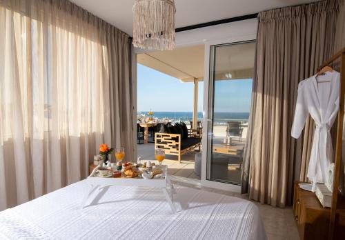 Posteľ alebo postele v izbe v ubytovaní Helen Luxury Holiday House with Sea View