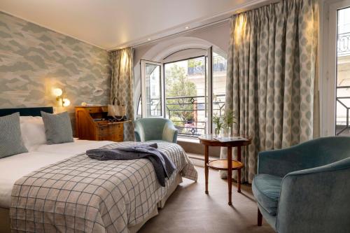 Кровать или кровати в номере Hôtel Le Regent Paris