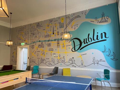 Instalaciones para jugar al ping pong en Leevin Hostel George o alrededores