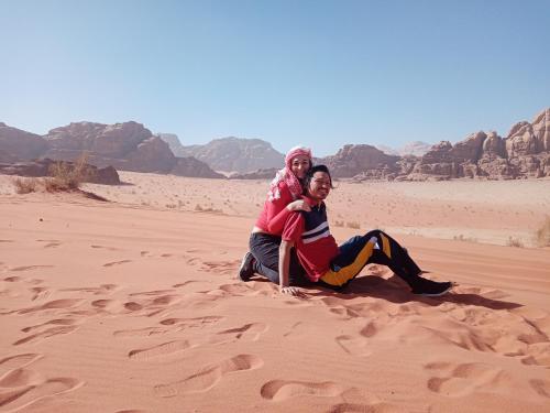 Tetamu yang menginap di Zarb Desert Camp
